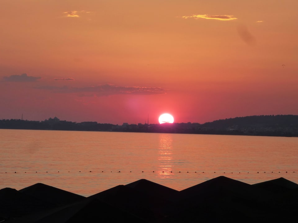 Sonnenuntergang am Strand My Home Resort