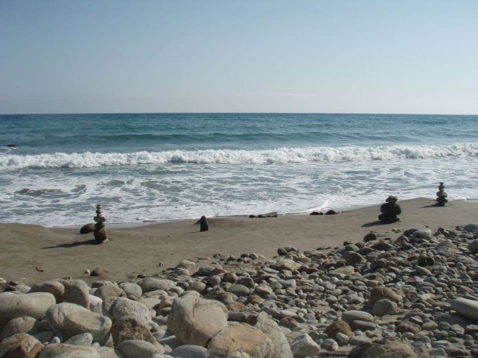 Der Strand in unmittelbarer nähe vom Hotel Hotel Polyrizos