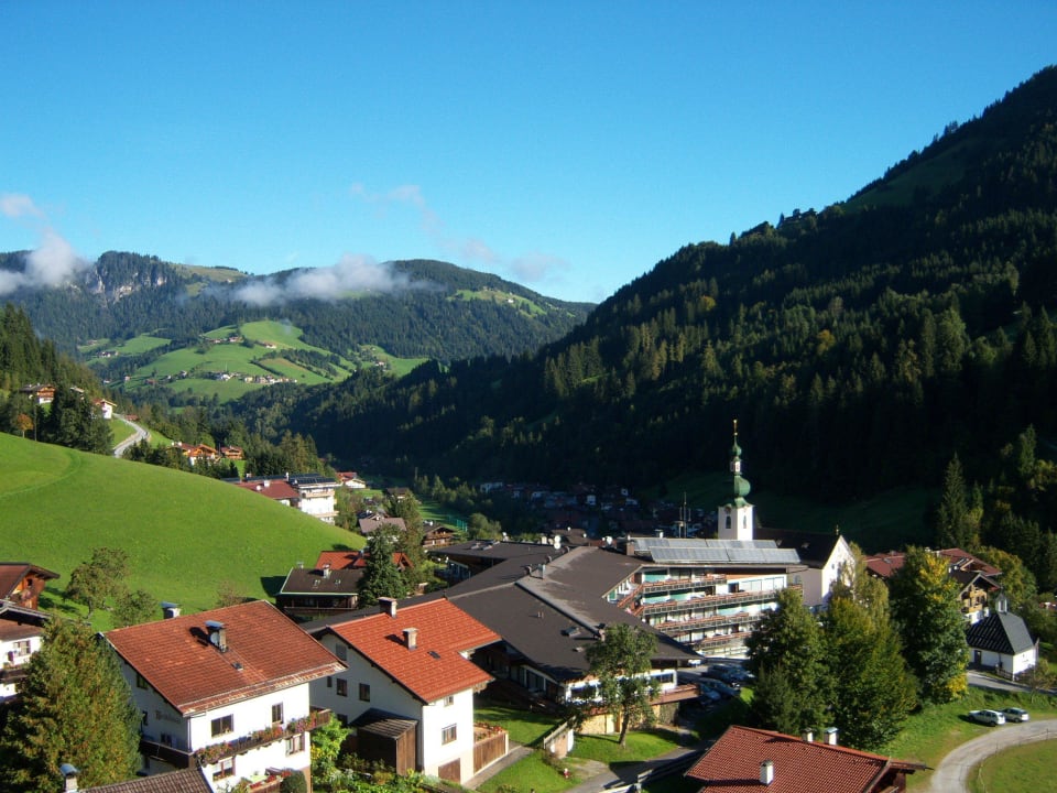 "Blick aus der Gondel der Schatzbergbahn aufs Haus ...