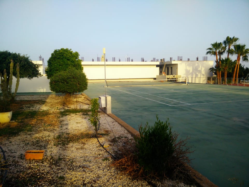 Tennisplatz, leider ist dieser durch Baustelle belegt und ni Hotel Fedra