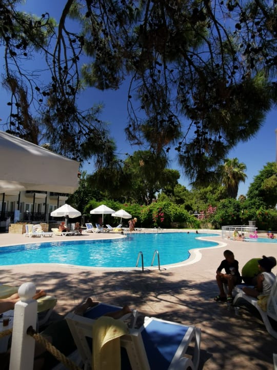 Pool Hotel Grand Ring