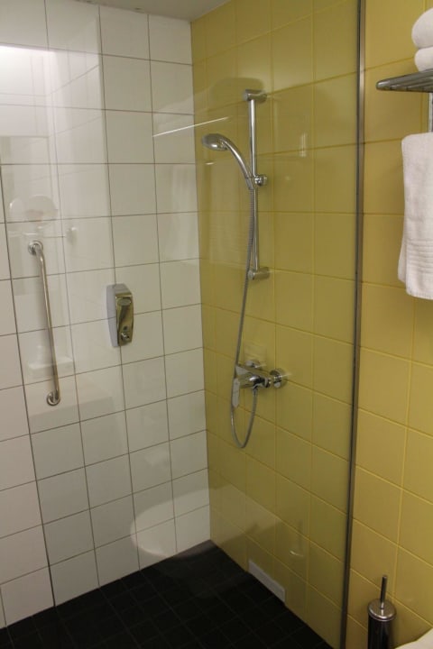 Badezimmer Hotel Park Inn by Radisson Budapest