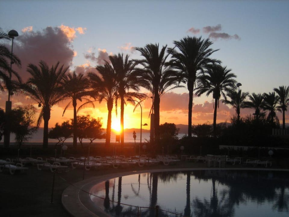 Sonnenuntergang vom Hotel aus HM Tropical