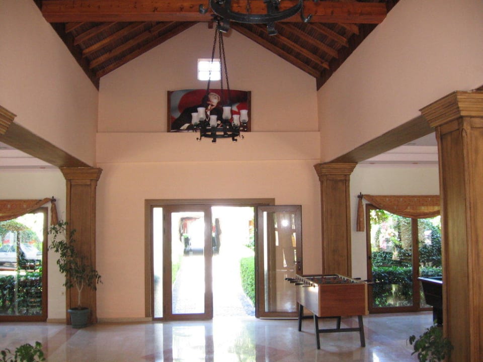 Lobby Tiana Beach Resort
