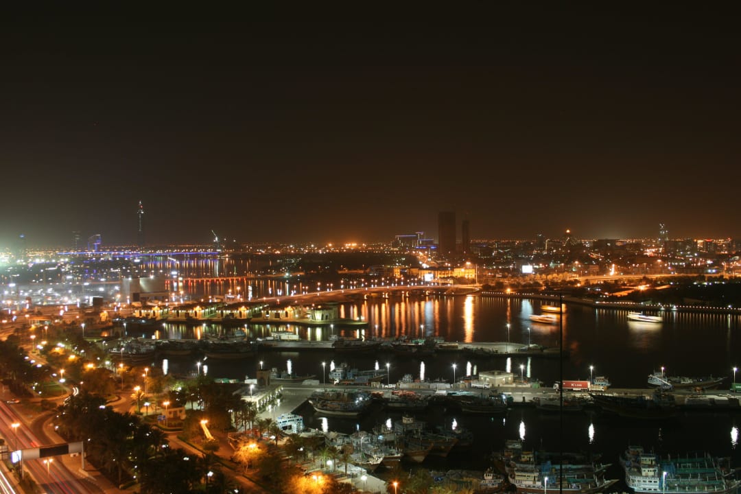 Blick vom Pool von der 15.Etage bei Nacht Golden Sands Hotel Creek