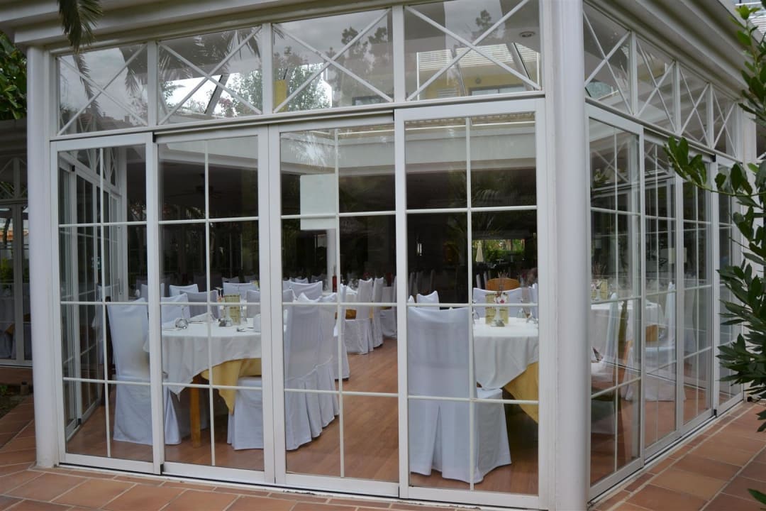 Speisesaal vom Garten aus Bahía de Alcúdia Hotel & Spa