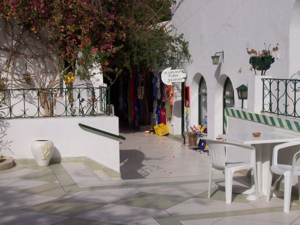 Blick auf die kleine Einkaufsstraße Hotel Sangho Club Zarzis