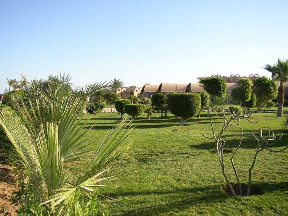 Ogród Pensée Royal Garden Beach Resort