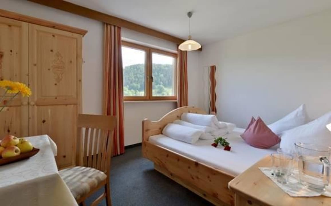 Handgefertigtes Schlafzimmer aus Zirbenholz Appartementhaus Fischbacher - Bauernhof Grosswolfing