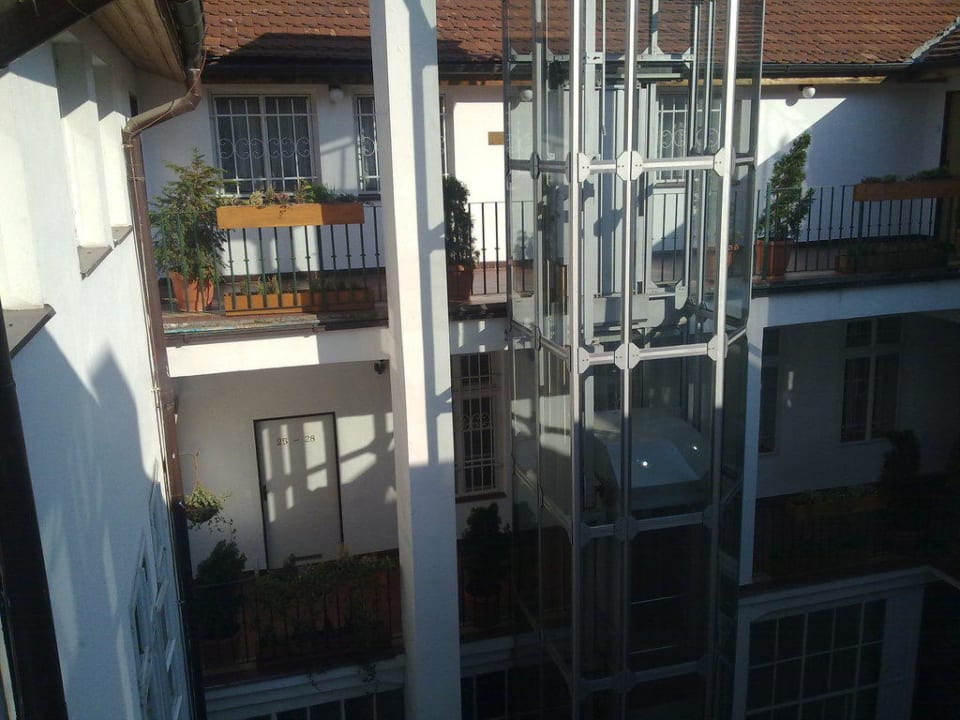 Вид из окна Hotel Salvador