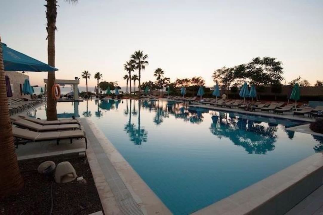 Pool view Ramada Resort Dead Sea