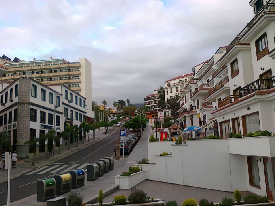 Straße zur Bushaltestelle Apartamentos Casablanca