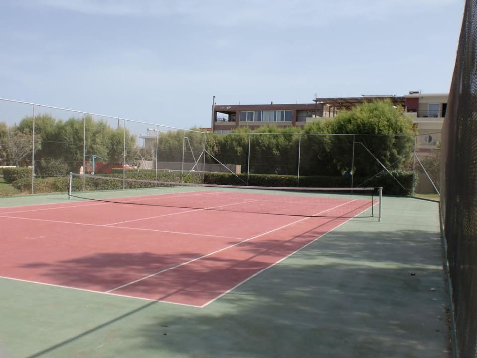 Verwaister Tennisplatz Ialyssos Bay