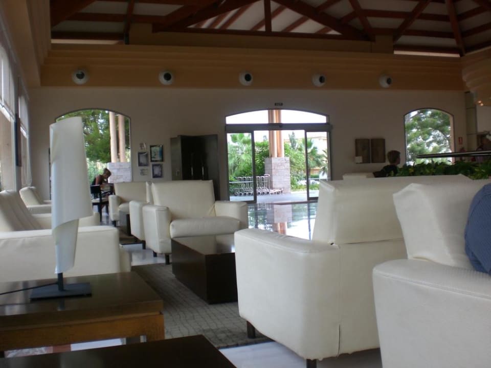 Eingangsbereich des Hotels Zafiro Mallorca