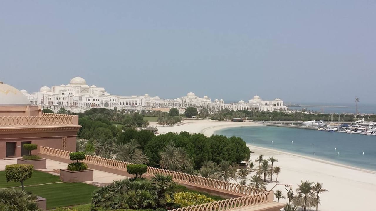 Hotelausblick ... im Hintergrund President Palace Emirates Palace Mandarin Oriental