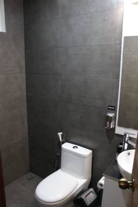 Bad Hotel Newtown Inn
