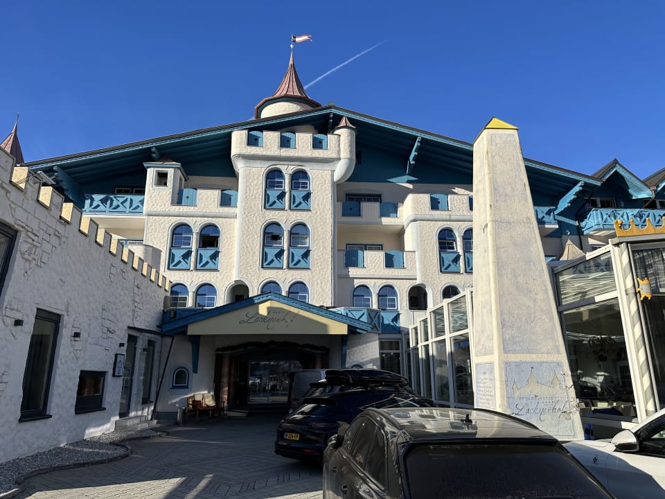 Außenansicht Schlosshotel Lacknerhof