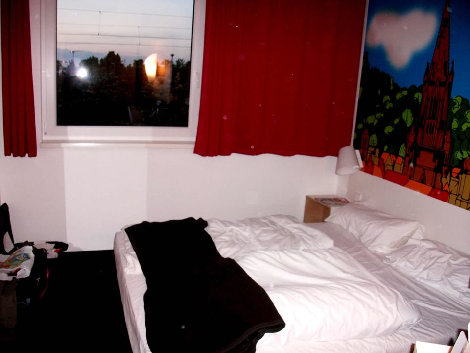 Zimmeransicht B&B Hotel Freiburg-Süd