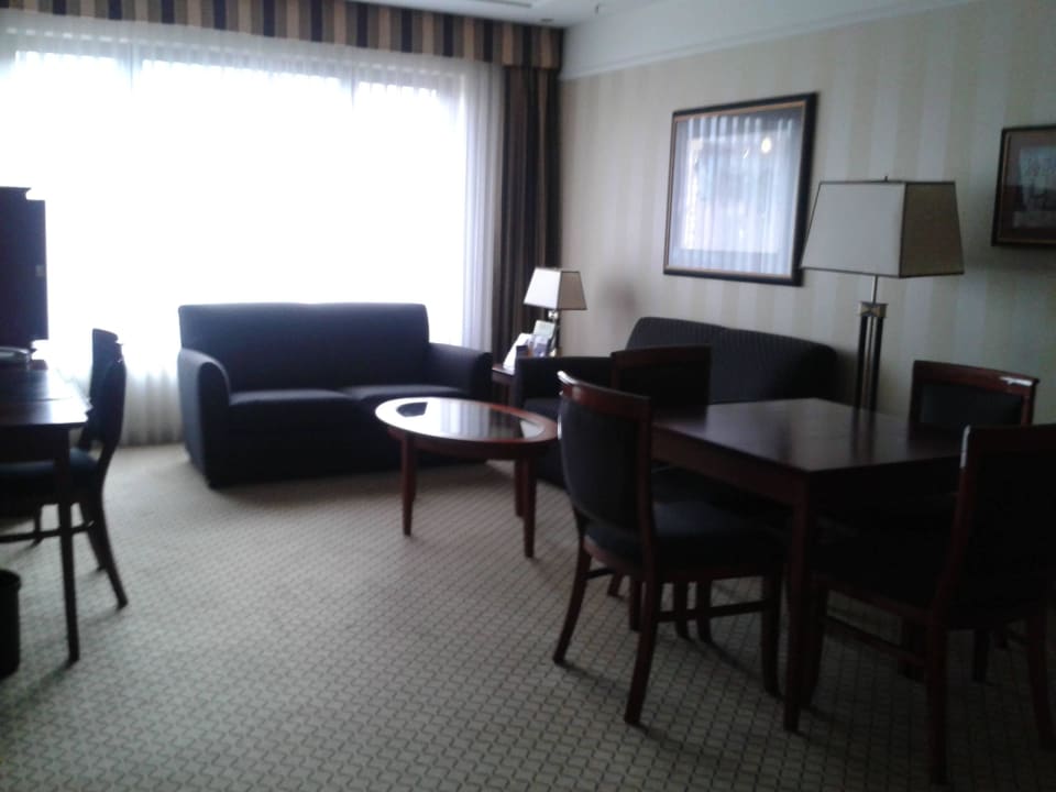 Wohn-/Essbereich Suite 3066 JW Marriott Hotel Berlin