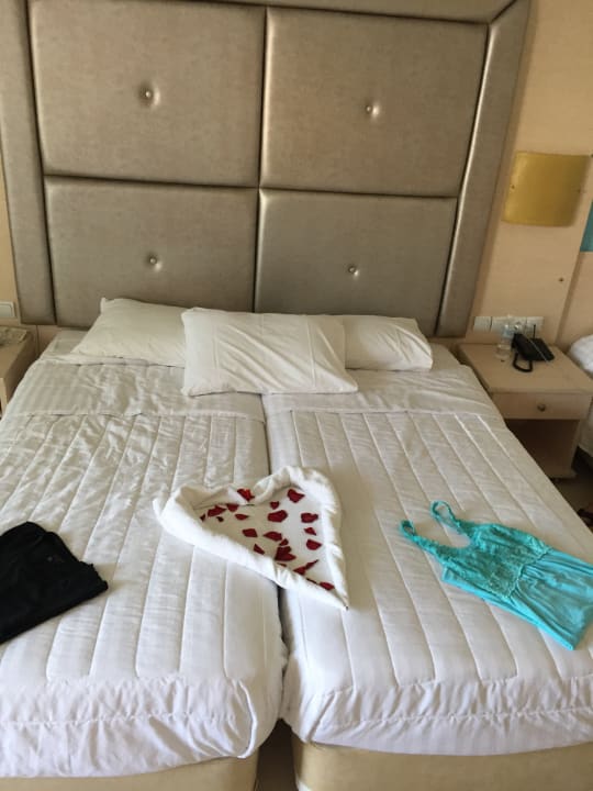 Zimmer Grand Blue Beach Hotel