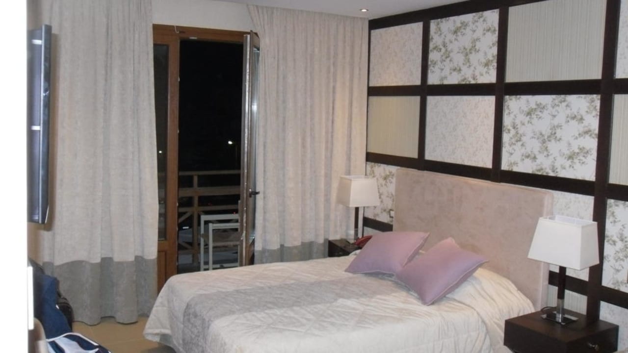 Modernes Zimmer Doppelbett Hotel Theartemis Palace