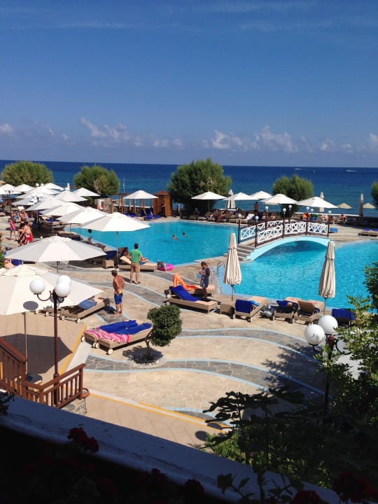 Der Hauptpool.... Creta Maris Resort