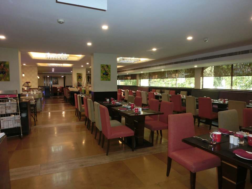 Restaurant Hotel Ramada Chennai Egmore