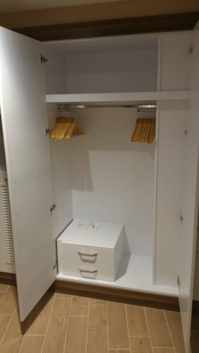 Schrank Litore Resort & Spa