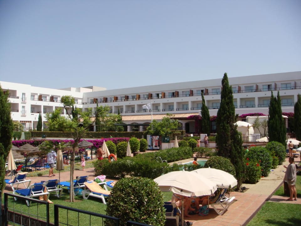 Liegewiese im Poolbereich Fuerte Conil-Resort