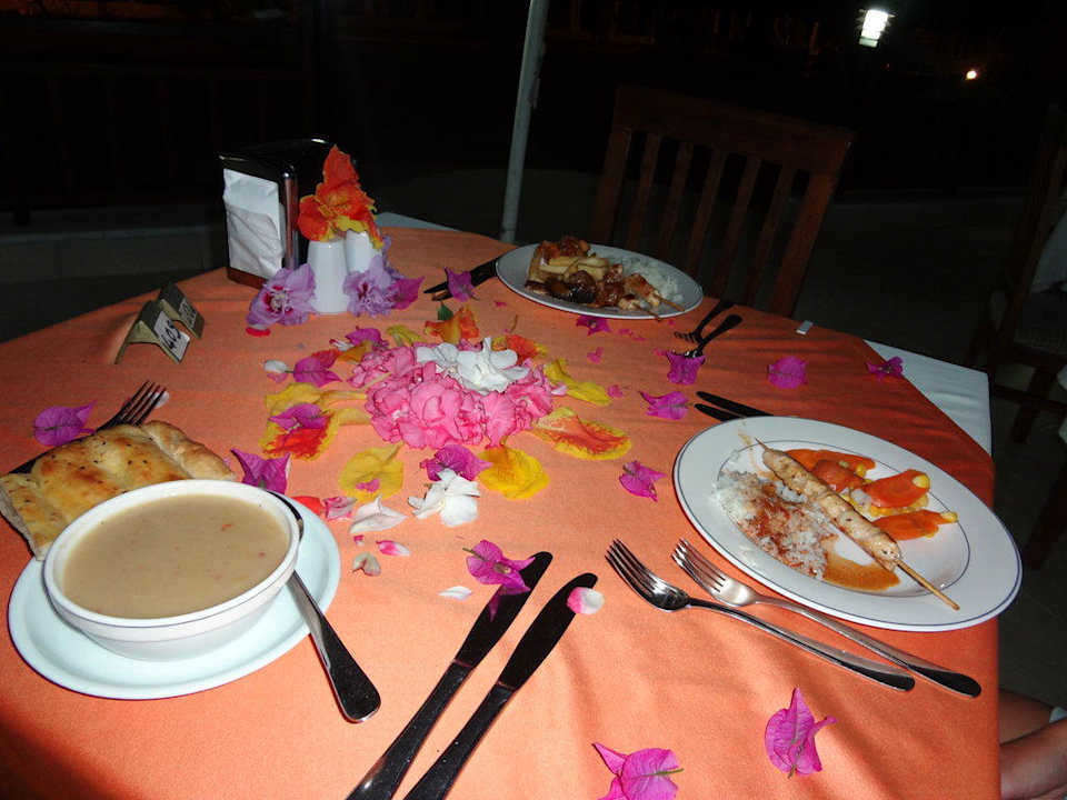 Schöne Tischdekoration am letzten Abend Hotel Sirma