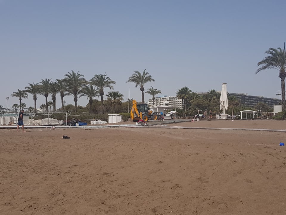 Strand Hotel Miracle Resort