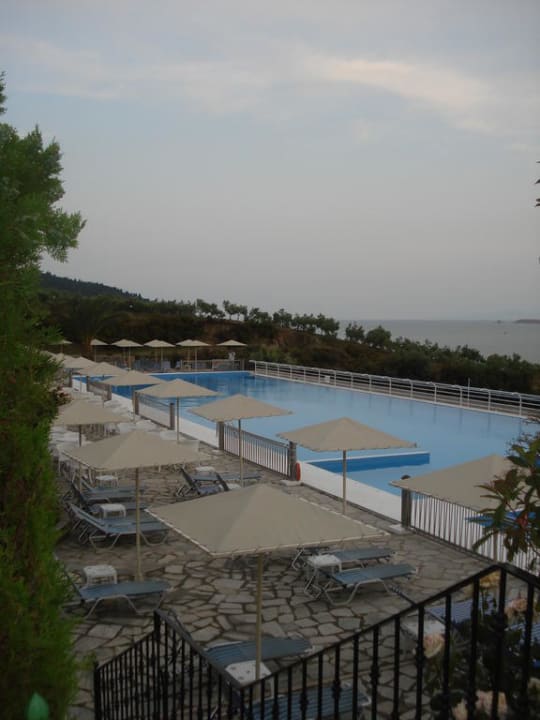 Pool Akrathos Beach Hotel