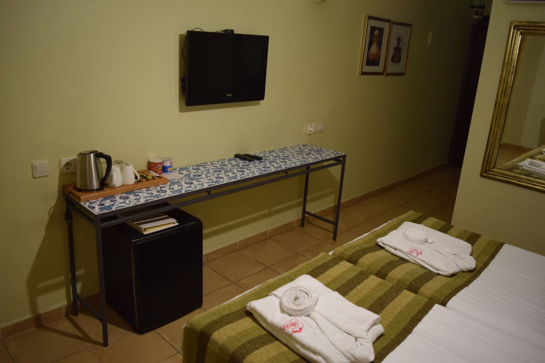 Schreibtisch im Doppelzimmer Alp Pasa Hotel - Special Class