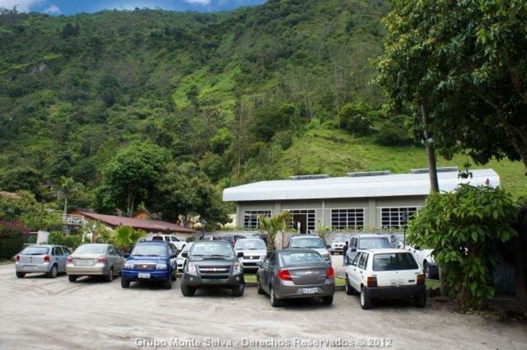 Amplio parqueadero Hostería Hotel Spa Monte Selva