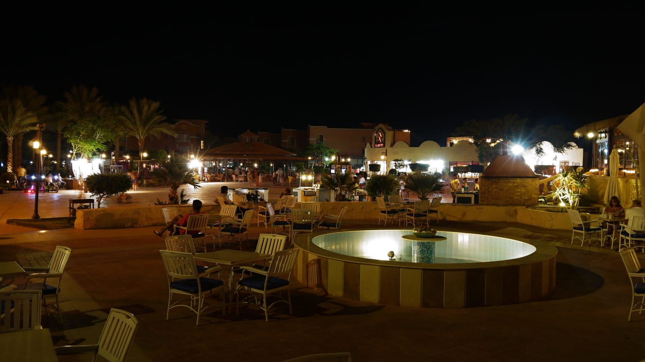 Posezení u fontánky před restaurací Sentido Caribbean World Soma Bay