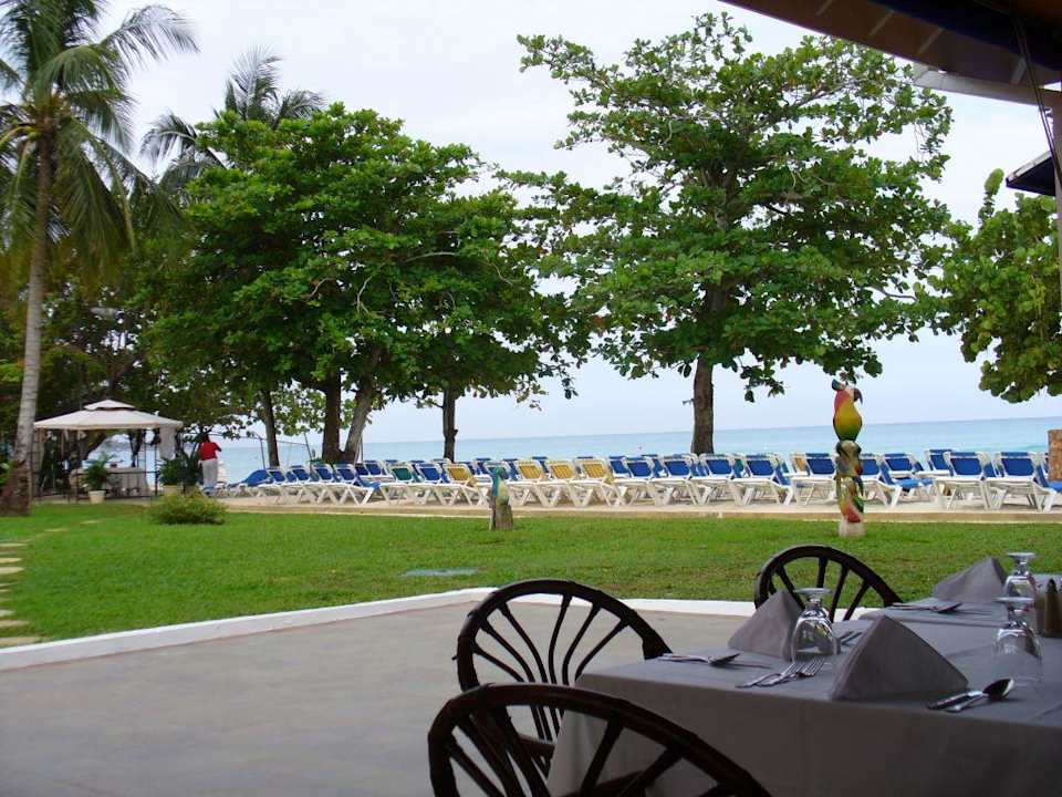 Blick vom Restaurant Hotel Grand Pineapple Beach Negril
