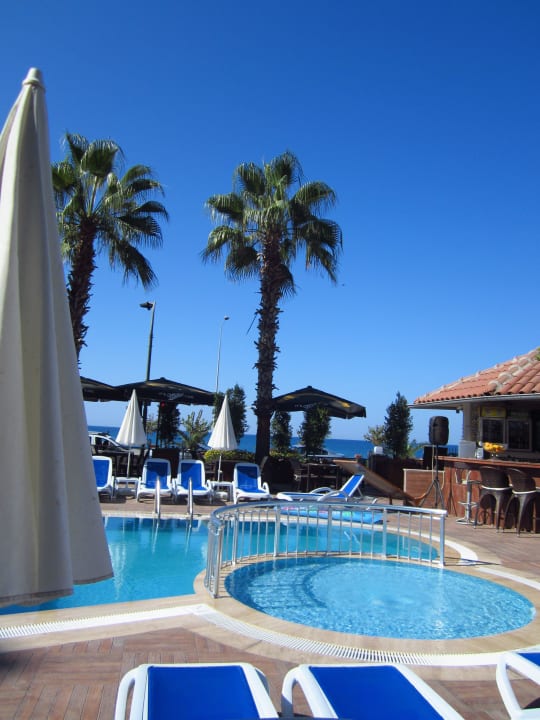 Pool Parador Beach Hotel