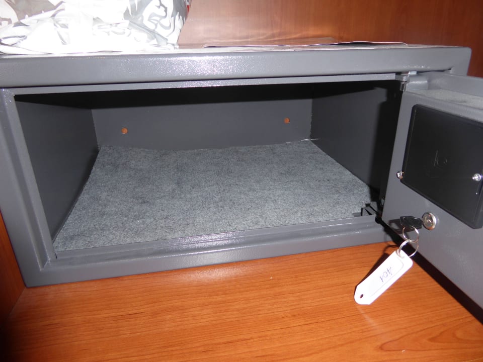 Unser sehr großer Safe auf dem Zimmer. Roc Oberoy