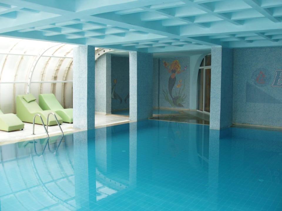 Крытый теплый бассейн Incekum Su Hotel