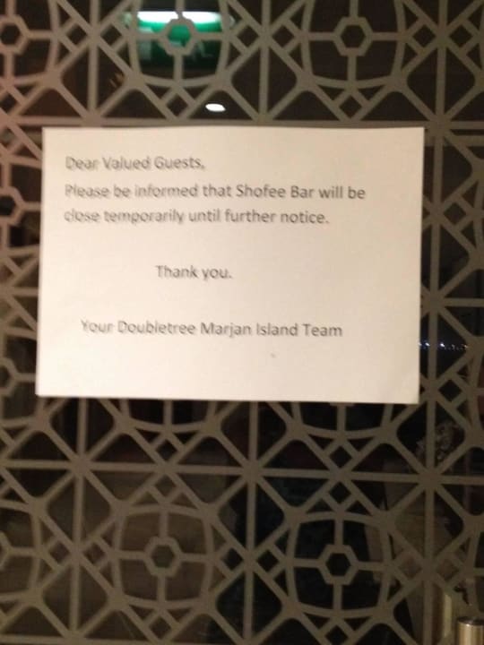 Geschlossene Bar im 9. Stock DoubleTree by Hilton Resort & Spa Marjan Island