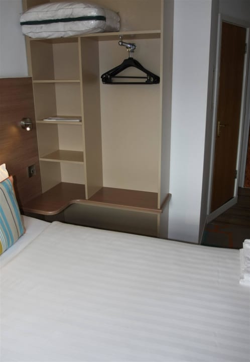 Bedroom ibis Styles London Excel