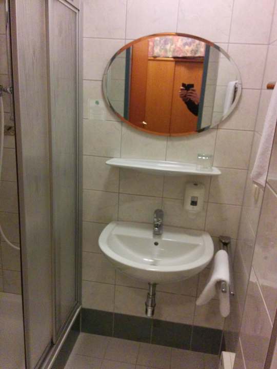 Bathroom Hotel Zur Post Laaben