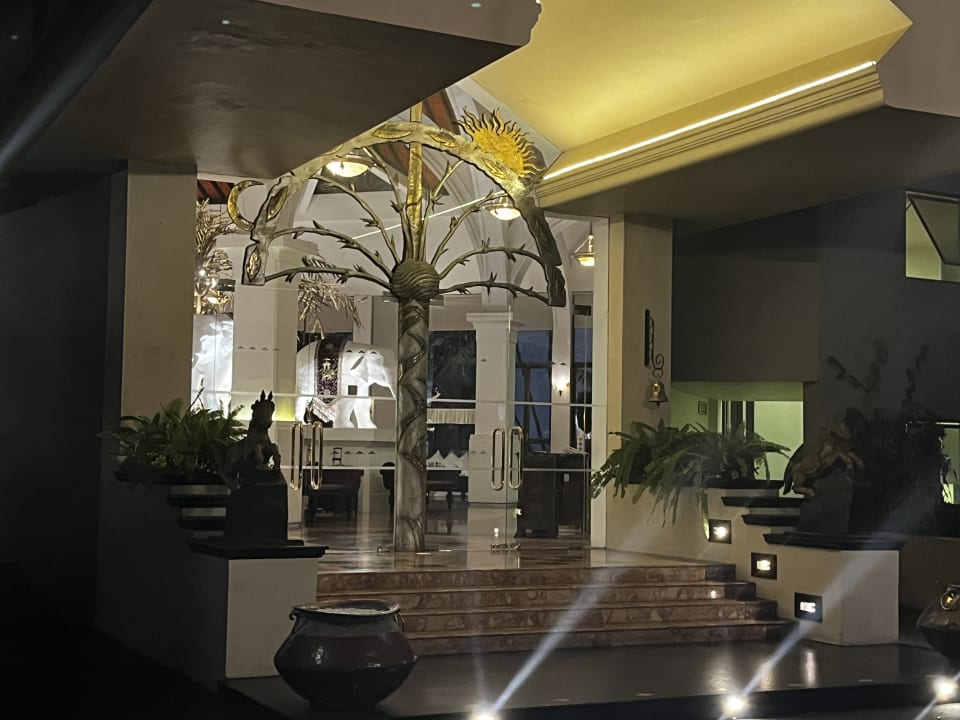 Lobby Royal Palms Beach Hotel