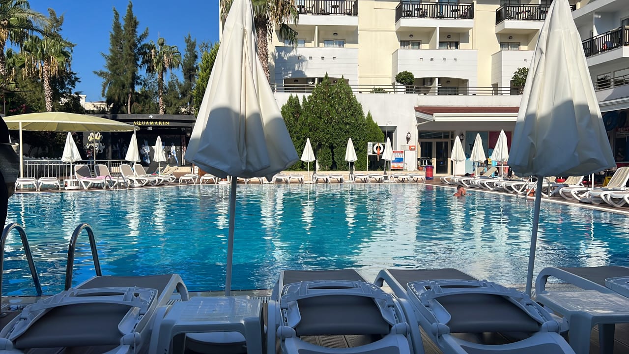 Pool Side Aquamarin Resort & Spa