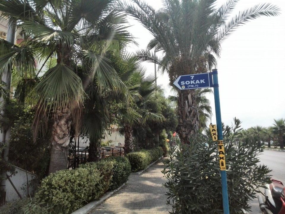 Funk - Taxiruf am Hotel/Ecke Straße Semt Luna Beach Hotel