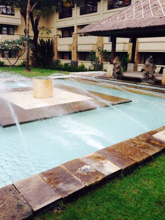 Außenbereich mit Wasserspielen InterContinental Bali Resort