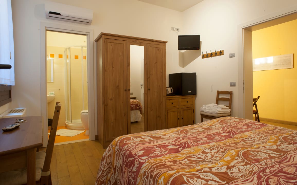 Zimmer Ai Tagliapietra (guest house)