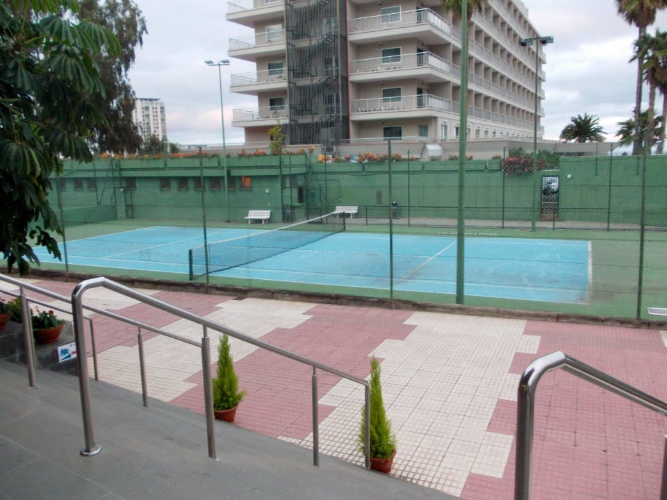 Angrenzender Tennisplatz Apartamentos Casablanca