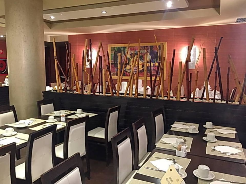 Teil des Hauptrestaurants Elba Costa Ballena Beach & Thalasso Resort