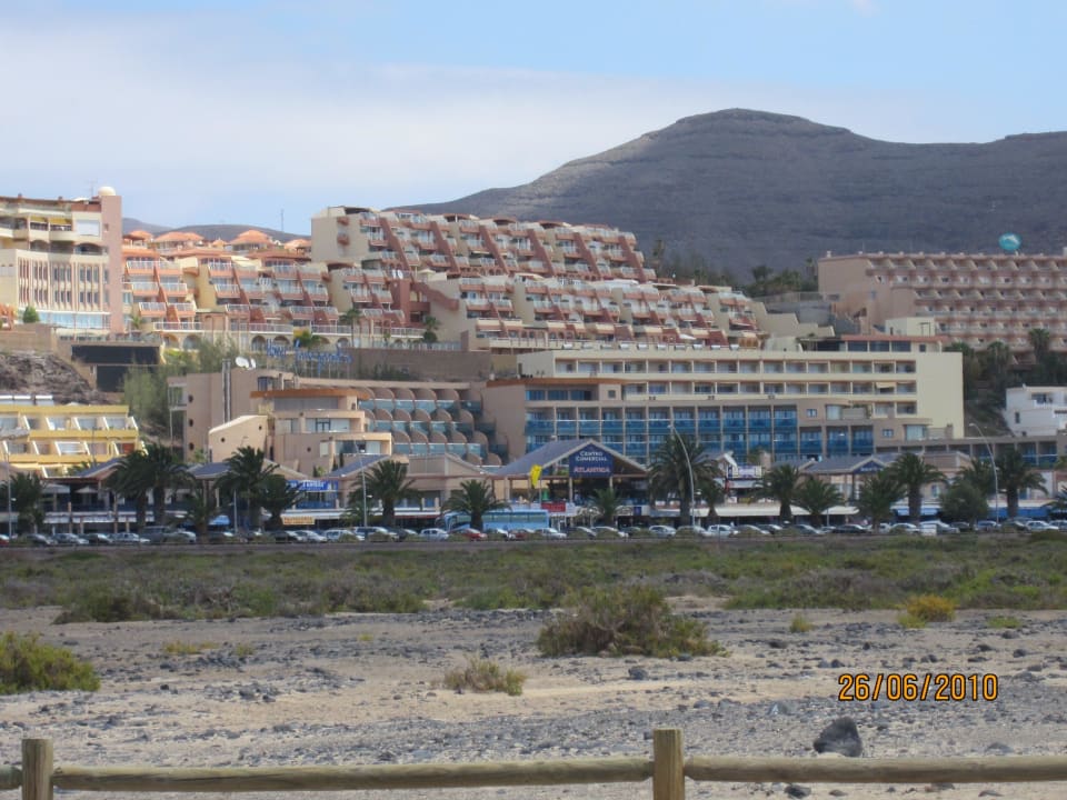 Blick vom Strand zum Hotel FARO MUR Hotel Faro Jandia & Spa Fuerteventura